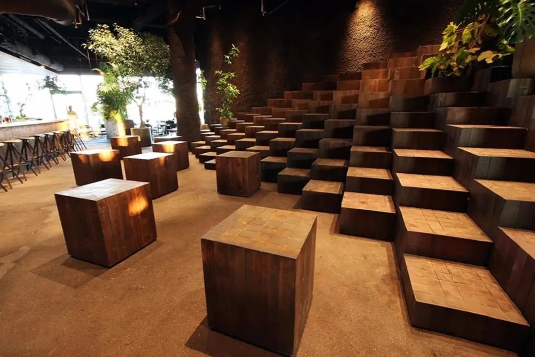 龙胜这个日本餐饮空间设计，带你来到热带丛林