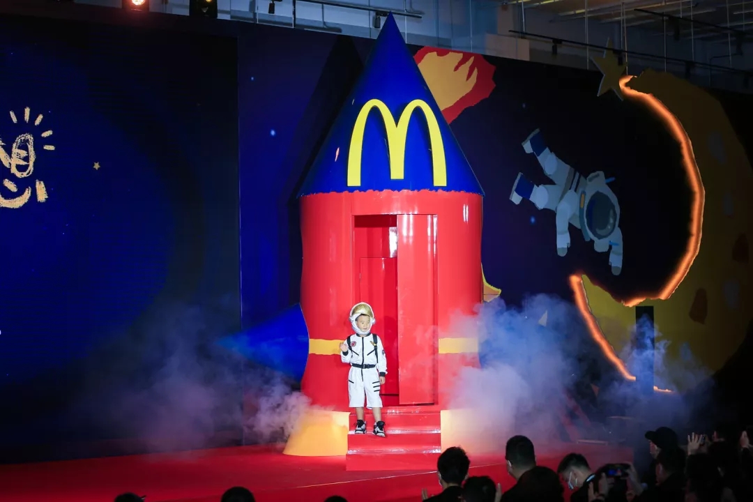 龙胜麦当劳中国为孩子“点亮梦想”，带你上天！
