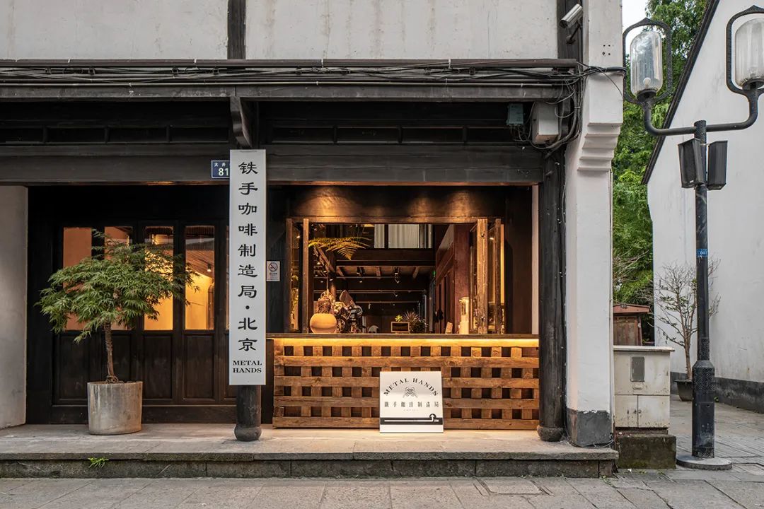 龙胜打破传统，让咖啡店的深圳餐饮空间设计中西合璧